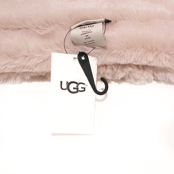 UGG Women’s Pink Faux Fur Headband NWT - Picture 4 of 6
